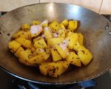 A picture of step 4 of Jeera Aloo (no boiled).