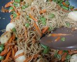 Foto langkah ke 4 dari resep Mie Goreng Hongkong.