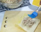 Foto langkah ke 4 dari resep Roti goreng isi ragout sosis keju.