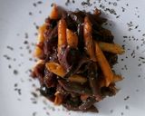 Foto del paso 8 de la receta: Penne de zanahorias sin gluten con salsa de anchoas y calamar