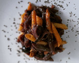 Foto del paso 8 de la receta: Penne de zanahorias sin gluten con salsa de anchoas y calamar