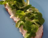 Foto del paso 2 de la receta: Tostada con queso, higos y canónigos