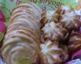 A picture of step 8 of Easy Mascarpone Spritz Cookies.