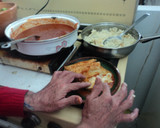 Foto del paso 3 de la receta: Enchiladas navideñas con salsa de 13 chiles mexicanos estilo ranchero las Correa del Ocote