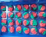 Foto langkah ke 6 dari resep Bolu mawar warna warni.