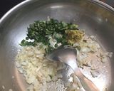 A picture of step 7 of Spilt bengal gram samosa.