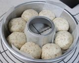 A picture of step 4 of Flower-Shaped Sandwich Rolls.