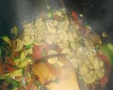 Foto del paso 7 de la receta: Fideos de arroz salteados con carne y verduras