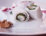 A picture of step 5 of Ricerolls with blue cheese, arugula, and plum tomato sauce.