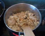 A picture of step 2 of Addictive Tomato Cream Stew with Shrimp.