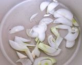 Hình bước làm 2 của món 🌱 Canh Măng Chua Nấm Chay