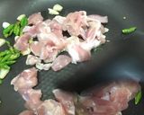 รูปขั้นตอนการทำที่ 2 ของ ข้าวกะเพราไก่ไข่ดาว