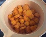 Une image de l'étape 4 de Salade marinée de carottes aux tomates et jambon sauce cumin.