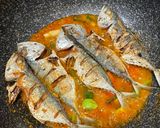 Foto langkah ke 3 dari resep Ikan Goreng Kuah Balado.