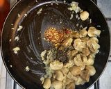 A picture of step 2 of Butter garlic mushroom.