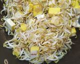 Foto langkah ke 1 dari resep Isi Piringku - Nasi Dengan Tumis Tahu Tauge.