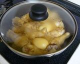 A picture of step 2 of Fork-Tender Meat Easy Simmered Soy Sauce and Vinegar Wings.