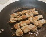 Foto del paso 3 de la receta: Brochetas de pollo con salsa de cacahuete
