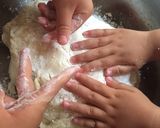 Hình bước làm 5 của món Nấu ăn cùng con: Bánh mì sữa siêu mềm siêu dễ không cần lò nướng