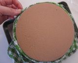 A picture of step 20 of Fluffy Strawberry and Chocolate Cake.
