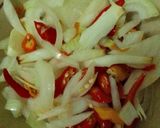 Foto langkah ke 1 dari resep Tumis Timun Telur dengan Bawang Bombay.
