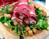 Foto del paso 4 de la receta: Rollitos de Jamón serrano con melón, mascarpone y cereza negra