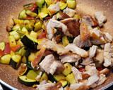Foto del paso 3 de la receta: Arroz salteado con verduras y pollo