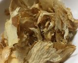 A picture of step 4 of Simple Japanese Dashi Stock.