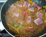 Foto del paso 3 de la receta: Paella con bonito, pimientos y ajos tiernos