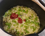 Foto del paso 3 de la receta: Guiso de pulpo con langostinos y patatas