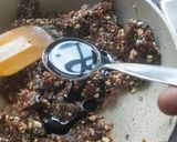 A picture of step 3 of Dates, Nuts & Chocolate Balls.