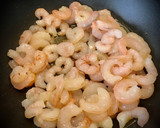 Foto del paso 3 de la receta: Khao Pad Saparod (arroz frito con piña y langostinos)