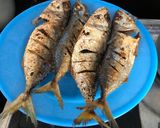 Foto langkah ke 2 dari resep Ikan kembung bumbu kuning.