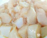 รูปขั้นตอนการทำที่ 1 ของ ผัดฉ่าไข่นกกระทากับอกไก่ทอด