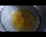 A picture of step 1 of Veg keema (soya granules).