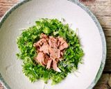 Hình bước làm 3 của món Salad Cải Mầm Cá Ngừ Ngâm Dầu