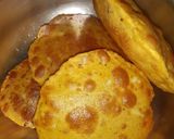 A picture of step 6 of Aloo puri.