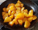 Foto langkah ke 14 dari resep Ayam Kurma Apel Oven dan Kentang Karamel.