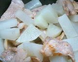 A picture of step 3 of Stewed in the Microwave Daikon Radish and Pork Rich Stir-Fry.