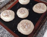 Foto del paso 4 de la receta Bollitos brioche con crema, piñones y coco
