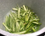 这样利用剩余食材，既配出了营养，又搭出了美味 ——- 韩式泡菜酱淋 火鸡丝· 芦笋片· 豆腐的食譜步驟3照片