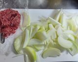 A picture of step 1 of A Stir Fry With Lots Of Onion.