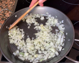 Foto del paso 1 de la receta: Habas con champiñones y huevos de codorniz