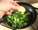 A picture of step 2 of Scallion Oil.
