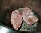 Savanyú káposztás, kolbászos tarja recept fázis 2 fotója