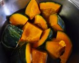 A picture of step 2 of Delicious Chilled Kabocha Squash Simmered with Lemon.
