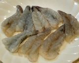 A picture of step 1 of Marinated Deep Fried Shrimp ~Sweet and Salty Ginger Flavor~.