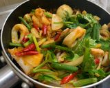 รูปขั้นตอนการทำที่ 5 ของ กุ้งกับหมึกผัดไข่เค็ม(ไข่ดองเองข้ามคืน)