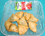 A picture of step 5 of Pop In The Mouth ----- Mini Spinach & Cheese Samosas with home-made spring roll wrapper.