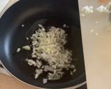 Foto del paso 4 de la receta: Espaguetis al vermú, coquinas y gambones